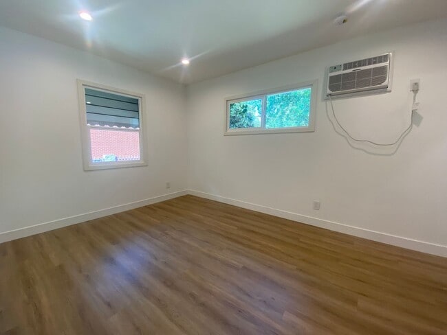 Building Photo - 438 Arden