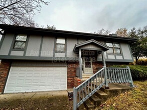 Building Photo - 662 Lakewood Dr