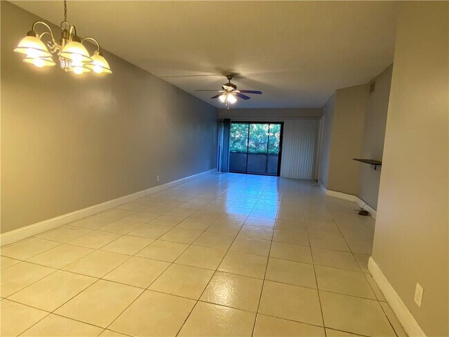 Building Photo - 2967 Riverside Dr