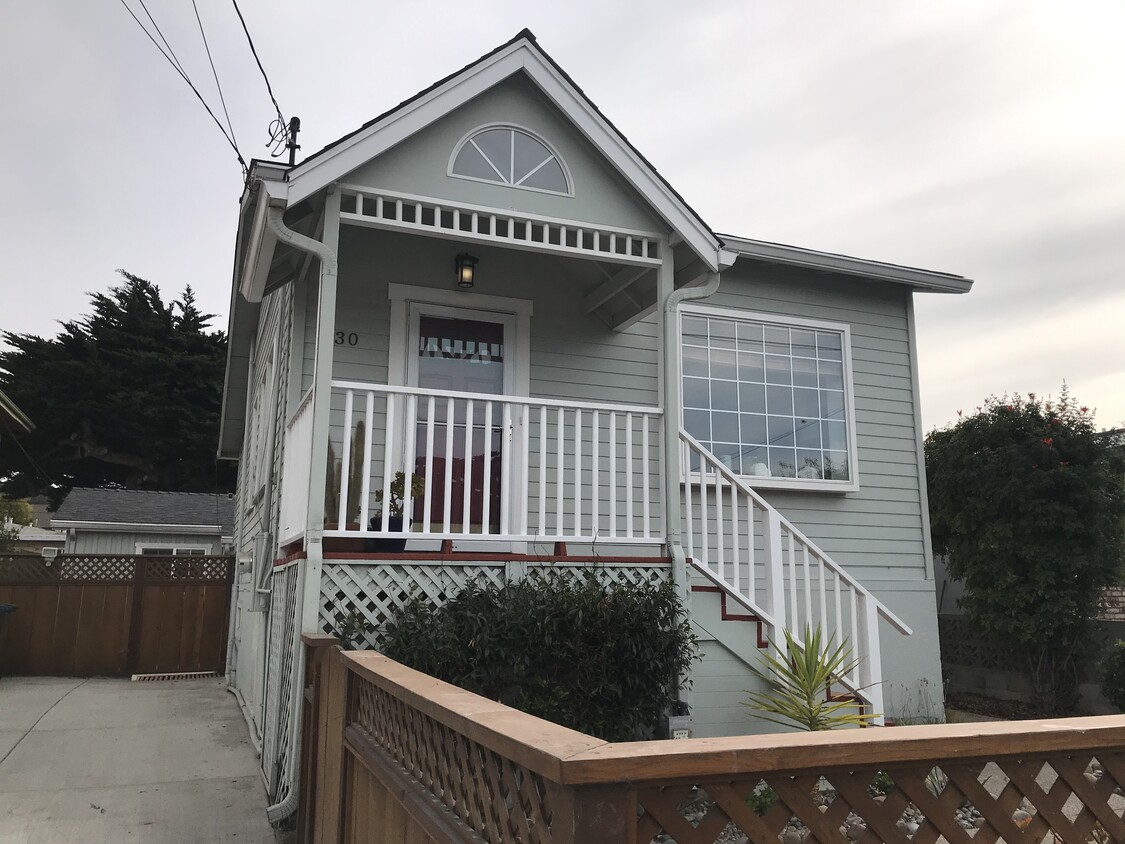 Primary Photo - 30 Portola Ave