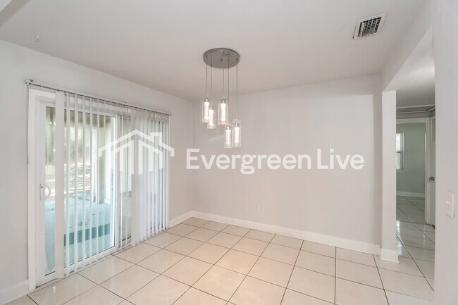 Foto del edificio - 2835 Belair Rd W