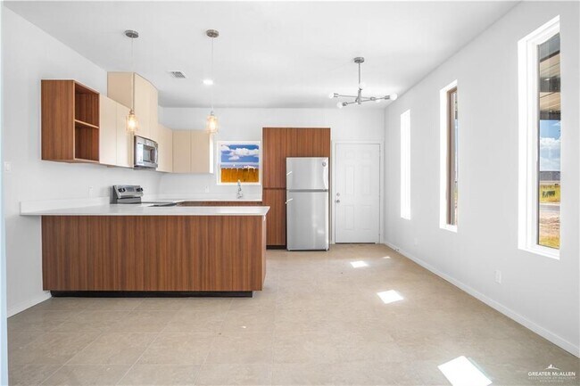 Building Photo - 18 N Onyx Ave