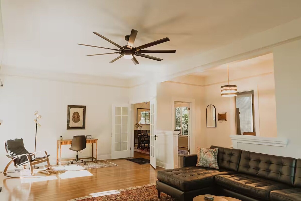 Foto principal - Historic Charm Meets Modern Comfort – Fully Furnished