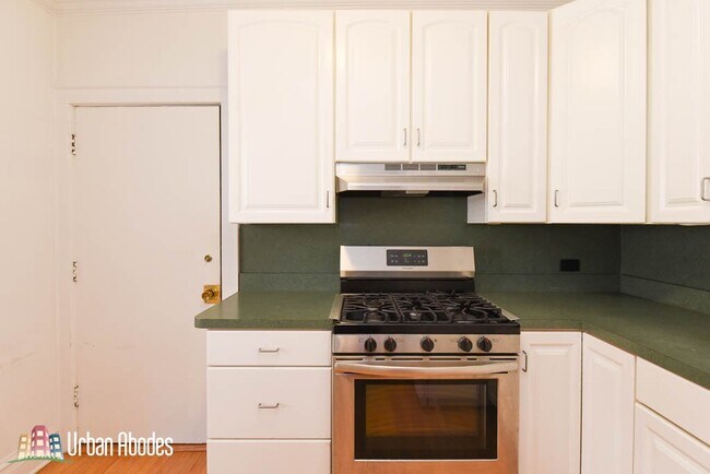 Foto del edificio - 1352 W Carmen Ave