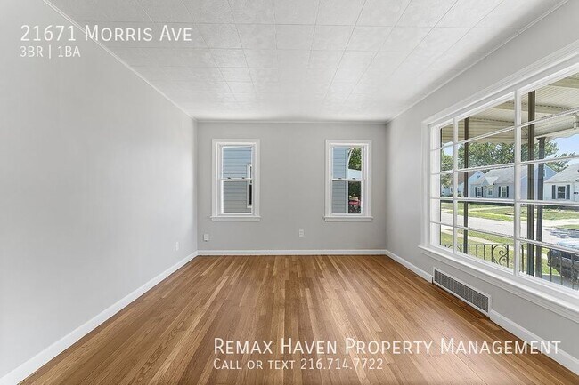 Foto del edificio - 21671 Morris Ave, Euclid - Recently Refres...