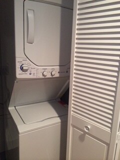 Washer/Dryer - 1113 M St NW