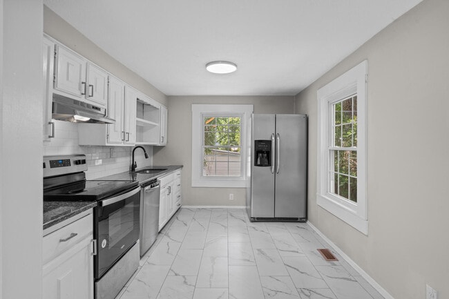 Building Photo - 707 Woodland Ave