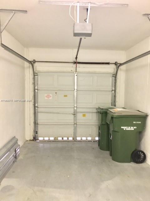 Foto del edificio - 3323 NE 11th Dr