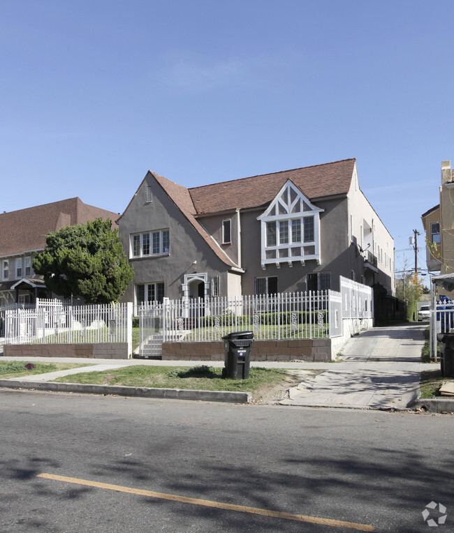 Building Photo - 128-128 1/2 S Catalina St