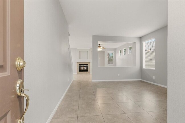 Building Photo - 2978 Jacaranda Dr