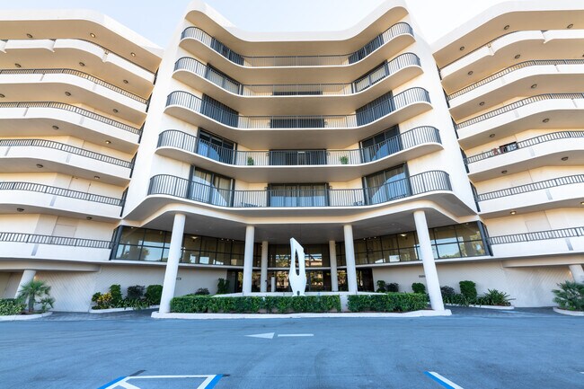 Foto del edificio - 3610 S Ocean Blvd