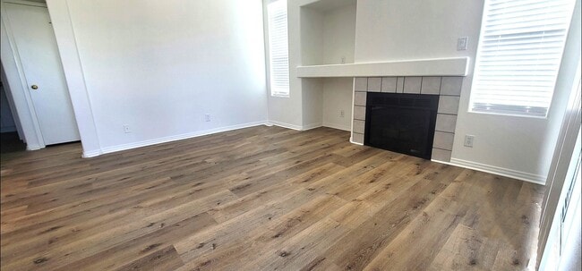 Building Photo - GREEN VALLEY CONDO IN  RENOVATED CONDITION