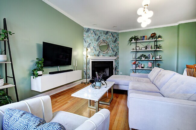 Foto del edificio - 816 W Sunnyside Ave