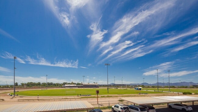 Foto del edificio - 2BR-2BATH  IN SOUGHT AFTER TWELVE HUNDRED ...