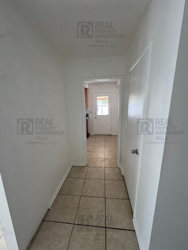 Foto del edificio - 41987/41989 Briarwood Ave.