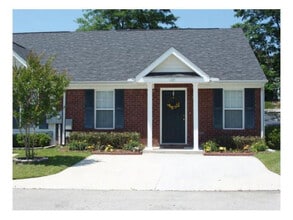 Building Photo - 105 Laurel Pl