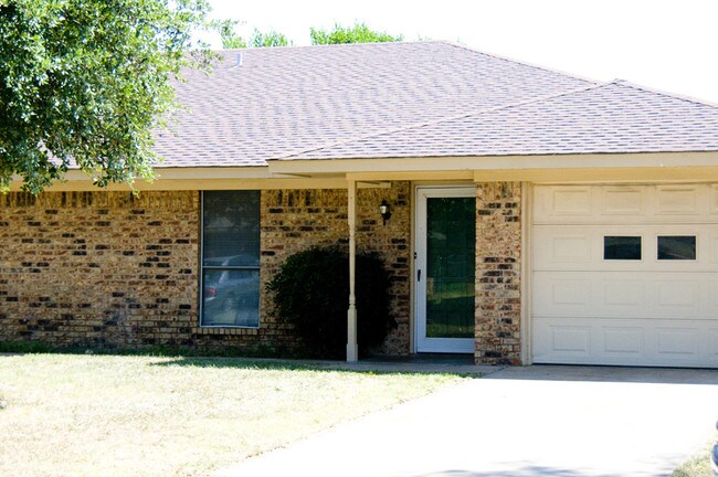 Foto del edificio - 125 Willow Ln