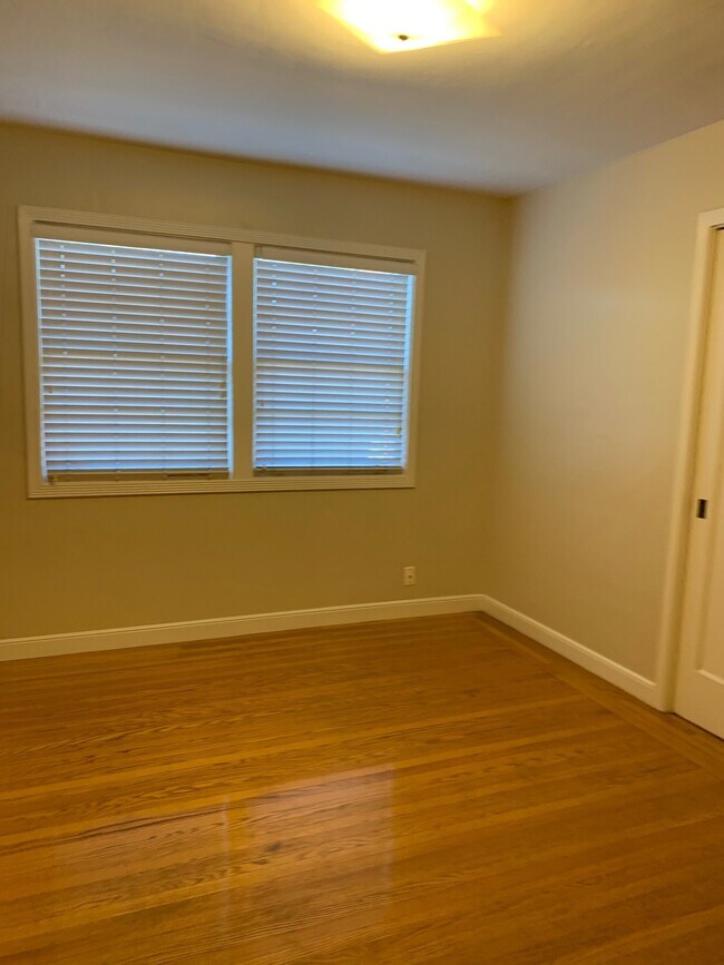 Foto del edificio - 472 Margarita Ave