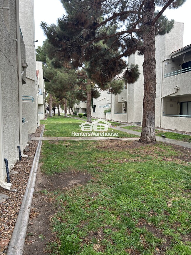 Building Photo - 970 N Sloan Ln