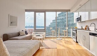 Building Photo - 550 W 54th St