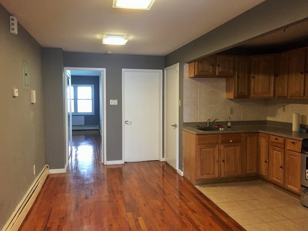 Building Photo - 1277 Putnam Ave