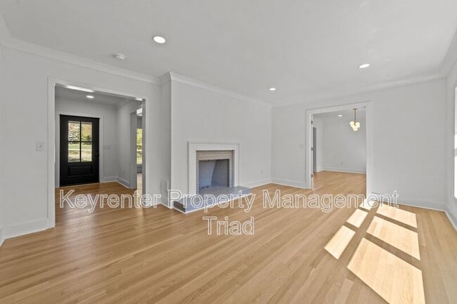 Building Photo - 3807 W Friendly Ave