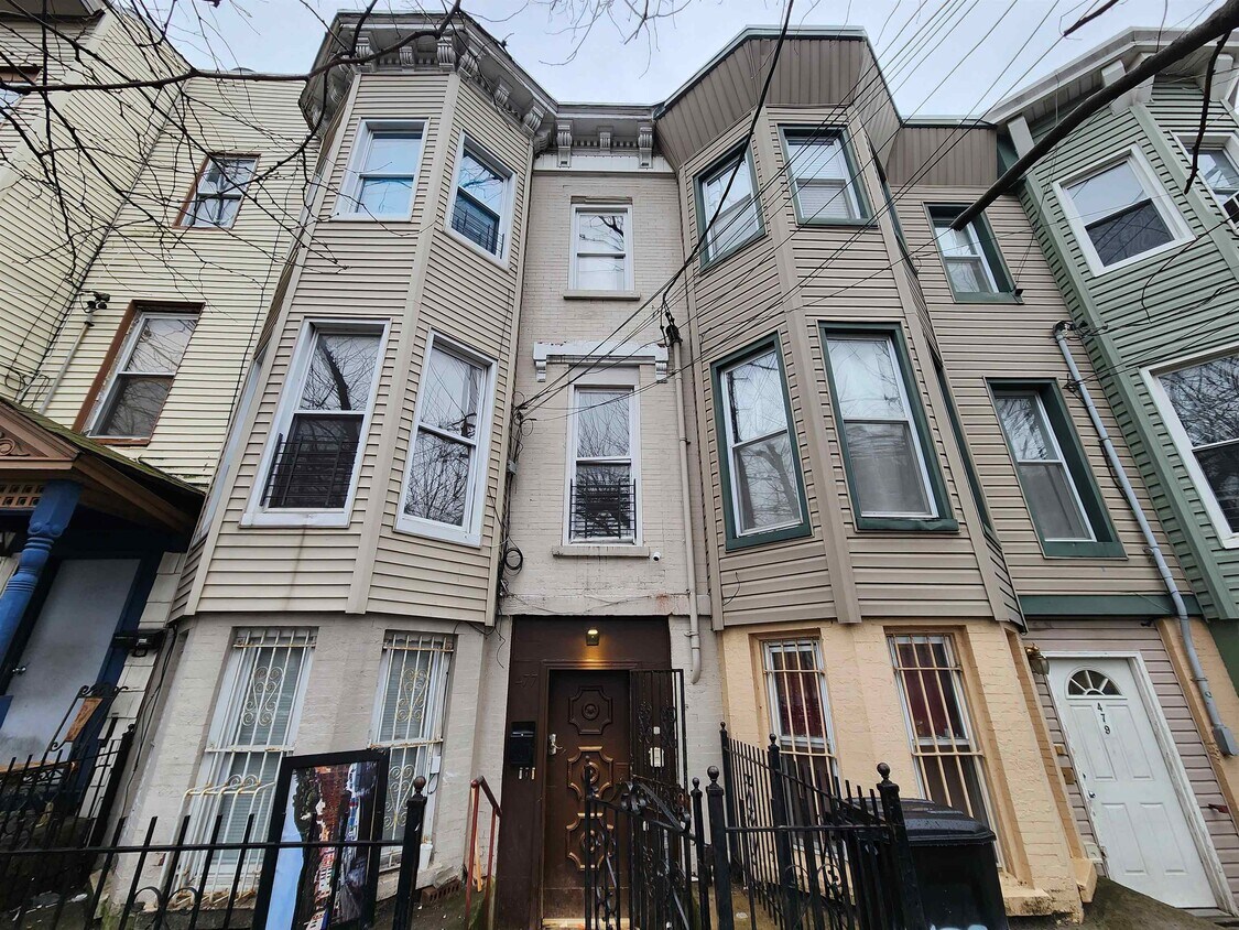 Foto principal - 477 Mercer St