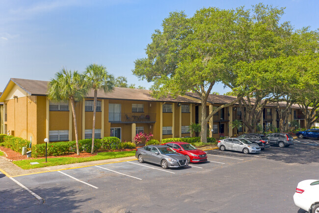 Building Photo - Oak Manor Apartment Homes