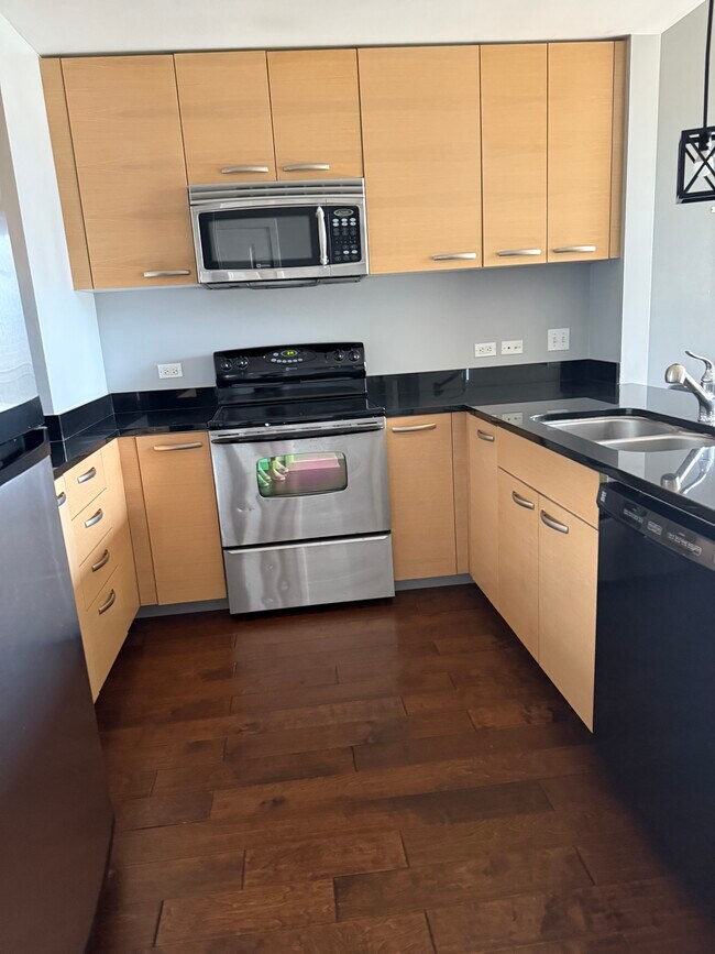 Foto del edificio - 1200 Main St