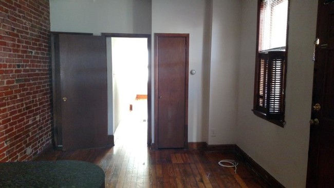 Building Photo - 111 W 13th St