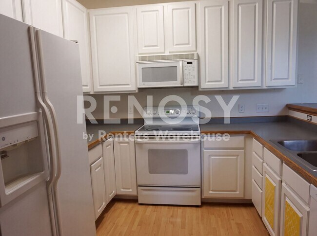 Foto del edificio - 612 Willoughby Way W