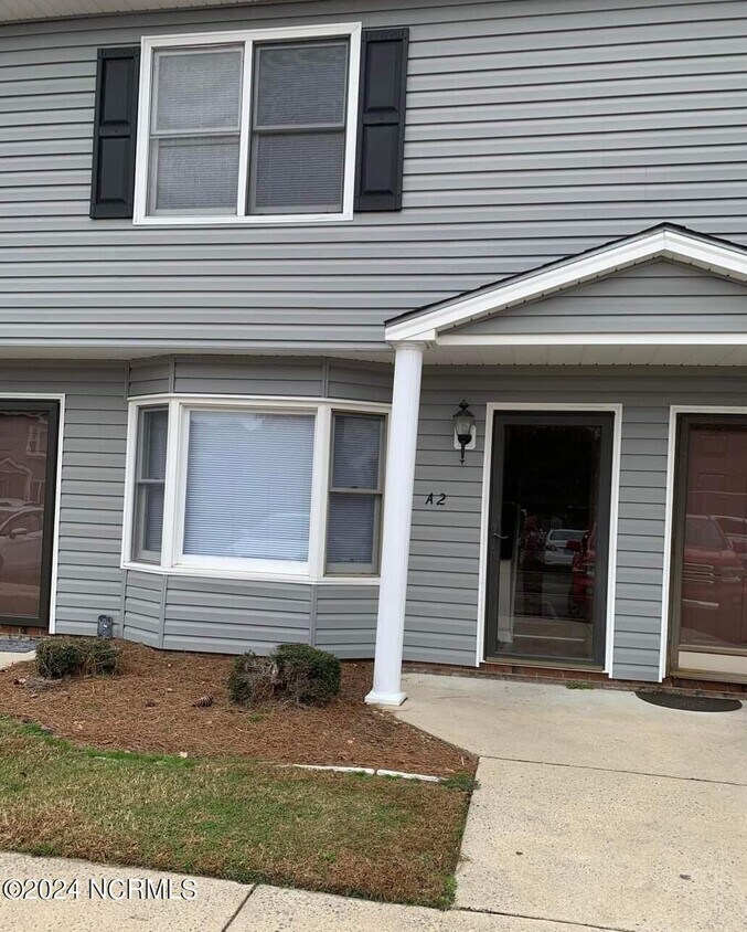 Foto principal - 3300 Landmark St