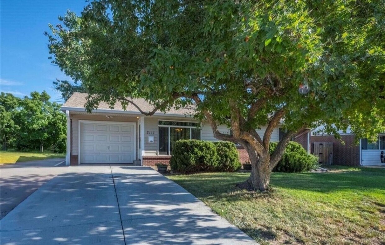 Primary Photo - Spacious House for rent in Denver
