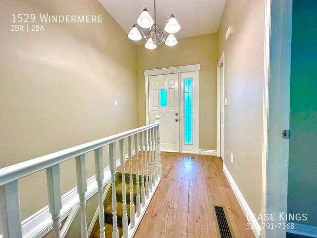 Building Photo - 2 Bed and 1.5 Bath Home in Walkerville