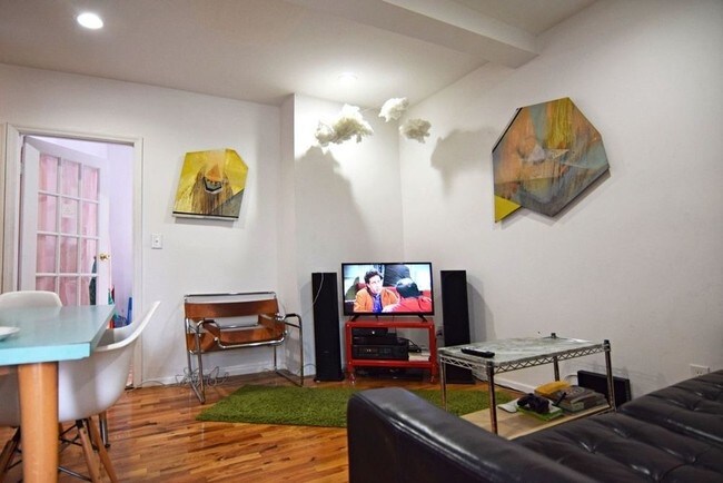 Foto del edificio - 634 Leonard St