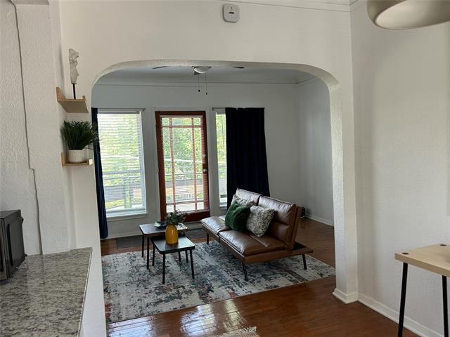 Foto del edificio - 5305 Reiger Ave