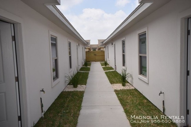 Building Photo - 3 bedroom in Pharr TX 78577