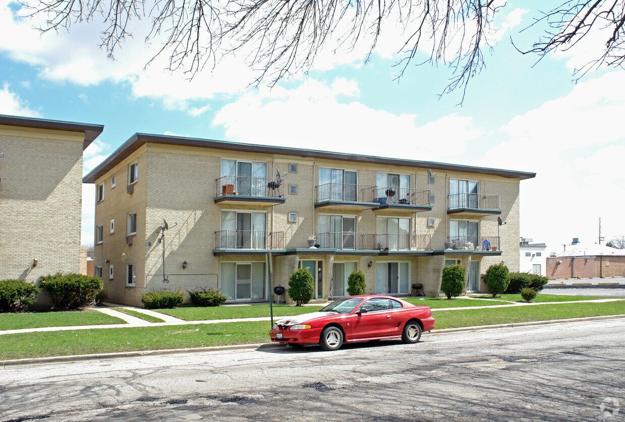 Primary Photo - 3051 N Elm St