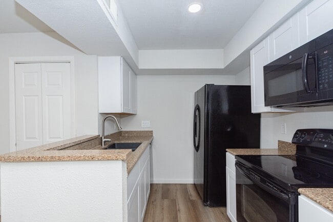Building Photo - 2110 Wilcrest Dr