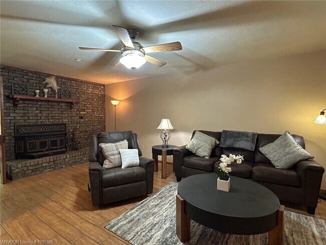 Foto del edificio - 17793 Orchard Ln