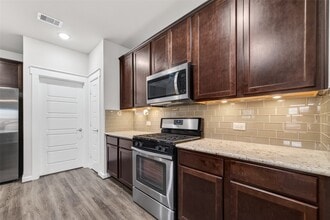 Building Photo - 12322 Sabine Point Dr