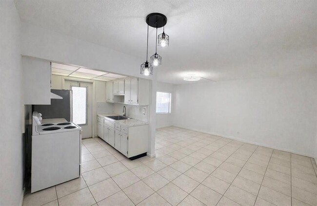 Foto del edificio - 1855 Plunkett St