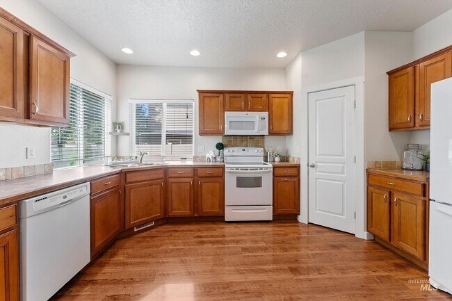 Building Photo - Single Family Home For Rent