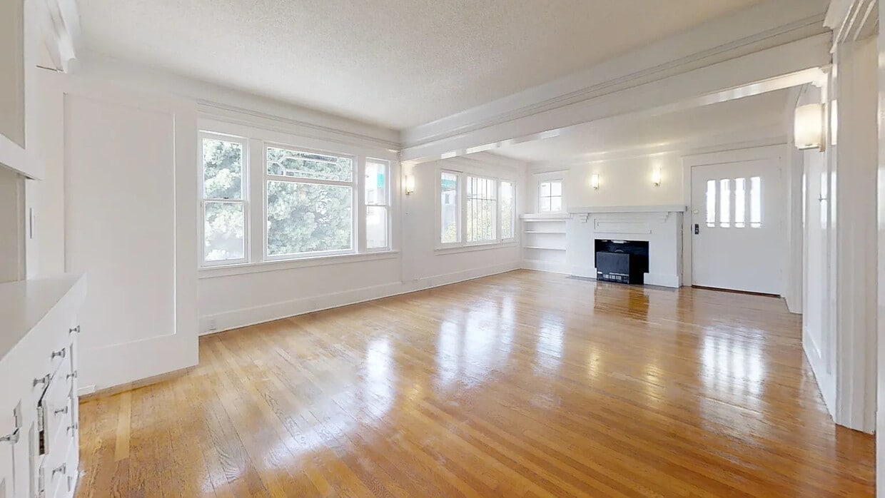 Primary Photo - 1262 N Flores St