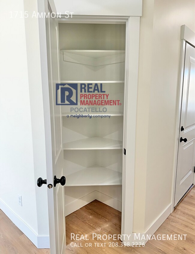 Foto del edificio - BRAND NEW 3 bed 2.5 Bath Townhome - Small ...