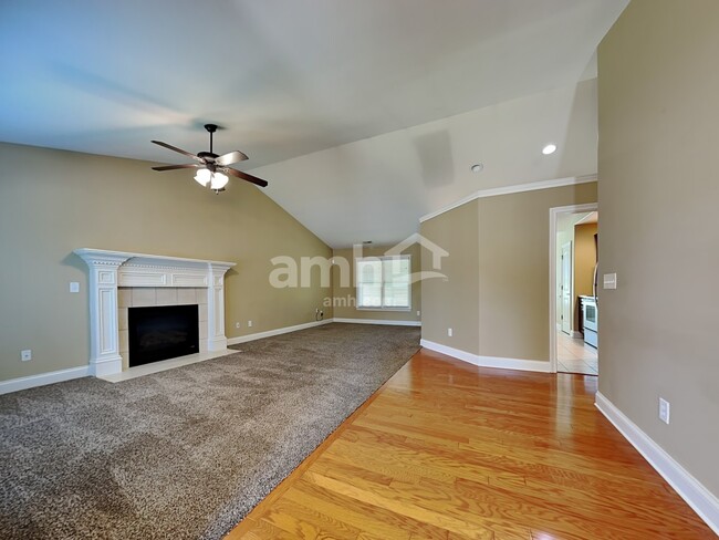 Building Photo - 7807 Chipmunk Ln