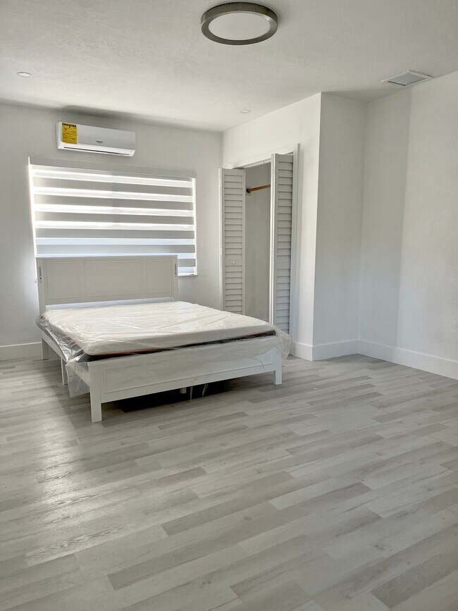 Foto del edificio - 4220 SW 21st St