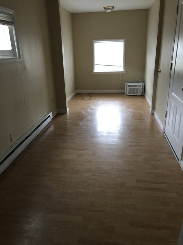 Primary Photo - 248 Oakwood Ave