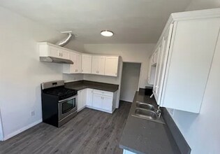 Building Photo - 6090 Saturn St