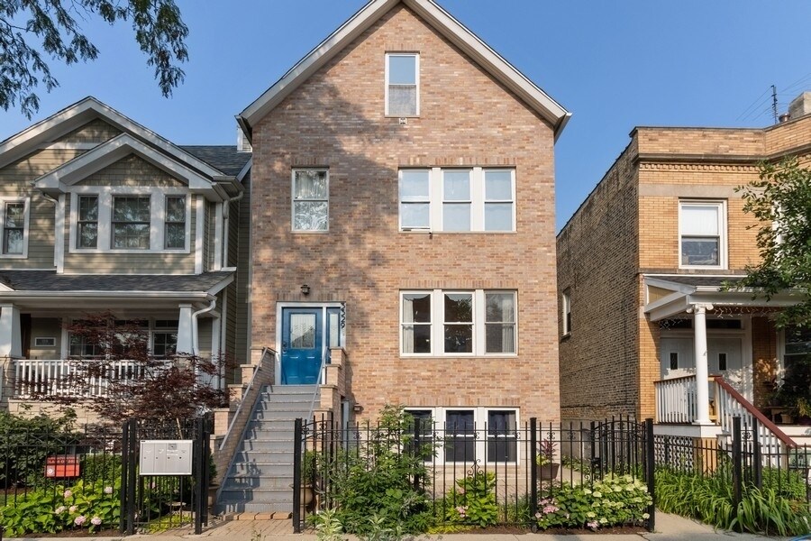 Primary Photo - 3329 N Leavitt St